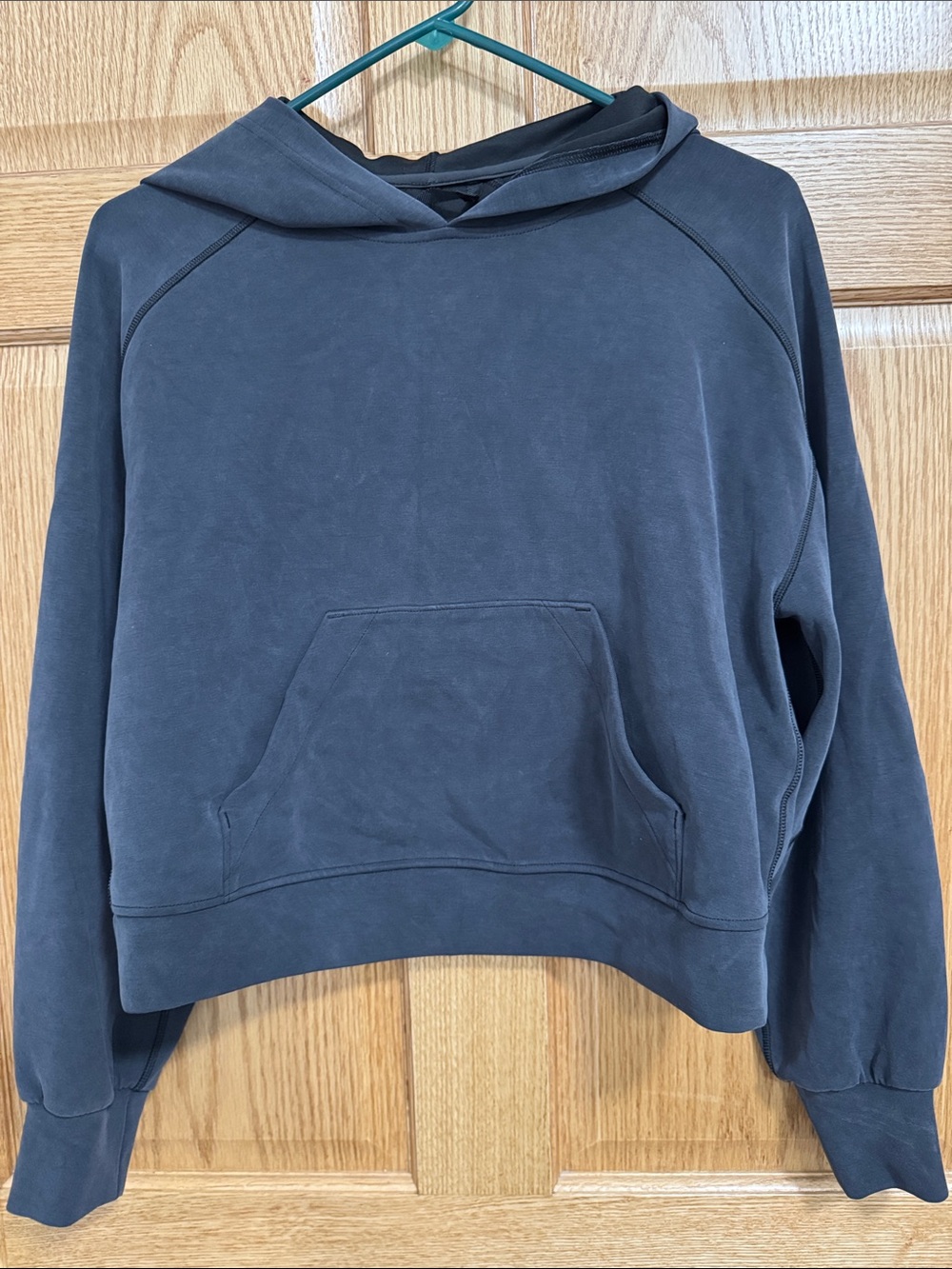 Women's Lululemon cropped Charcoal Hooded Pullover Sweatshirt